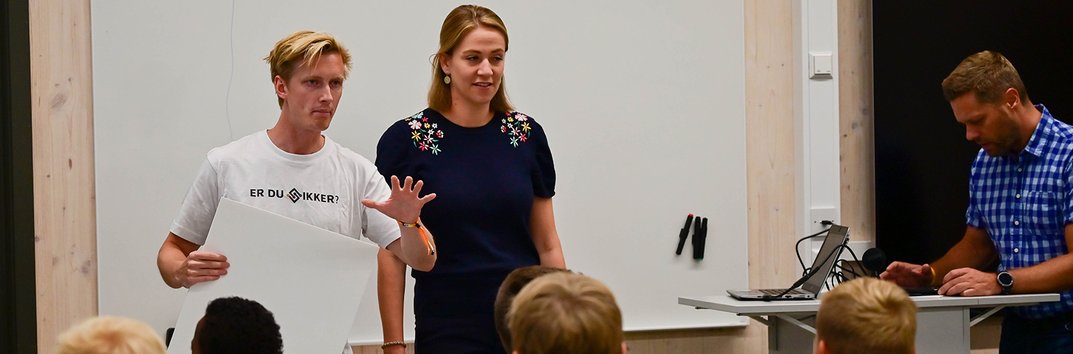 Lars Klingenberg, programvareutvikler i Sopra Steria, og Cathrine Singstad, seniorrådgiver for informasjonssikkerhet og personvern, Cathrine Signstad_Foto Stig Øyvann