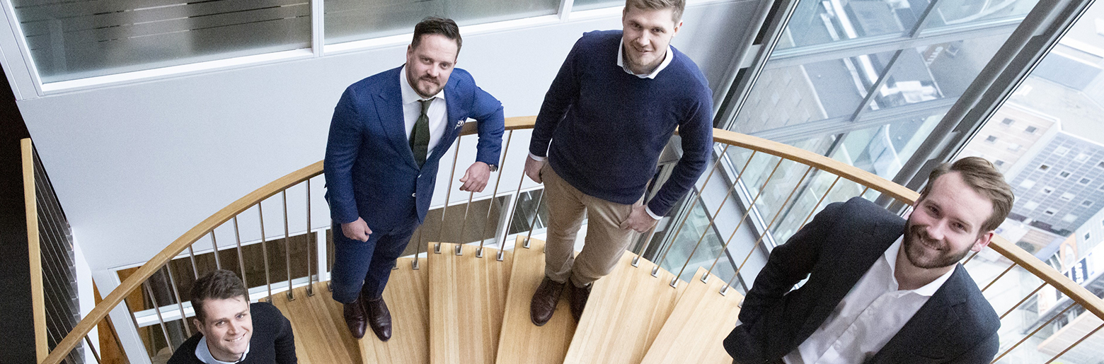 Malmanger Schreiner og Serigstad i trappa