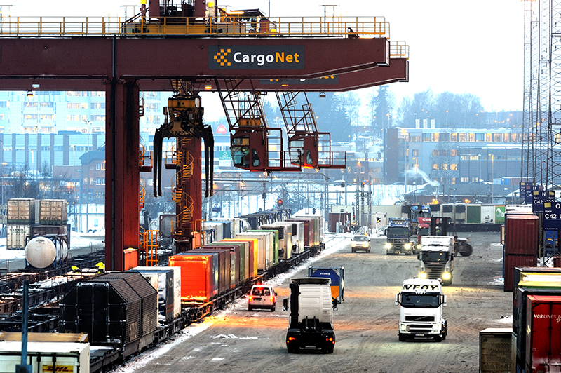 Trailere og containere på Alnabru godsterminal_BaneNOR
