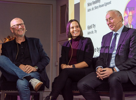 Kjell Rusti på scenen under byråkåring 2022